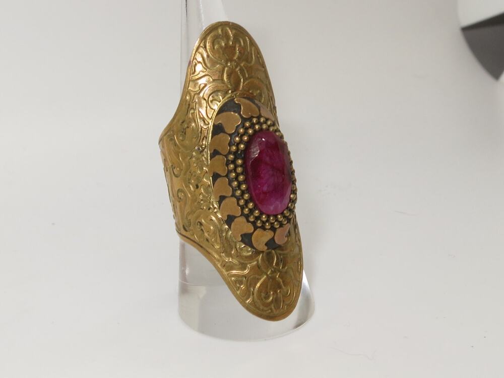 Metal Ornate Brass Tone Red Stone Ring Size 9